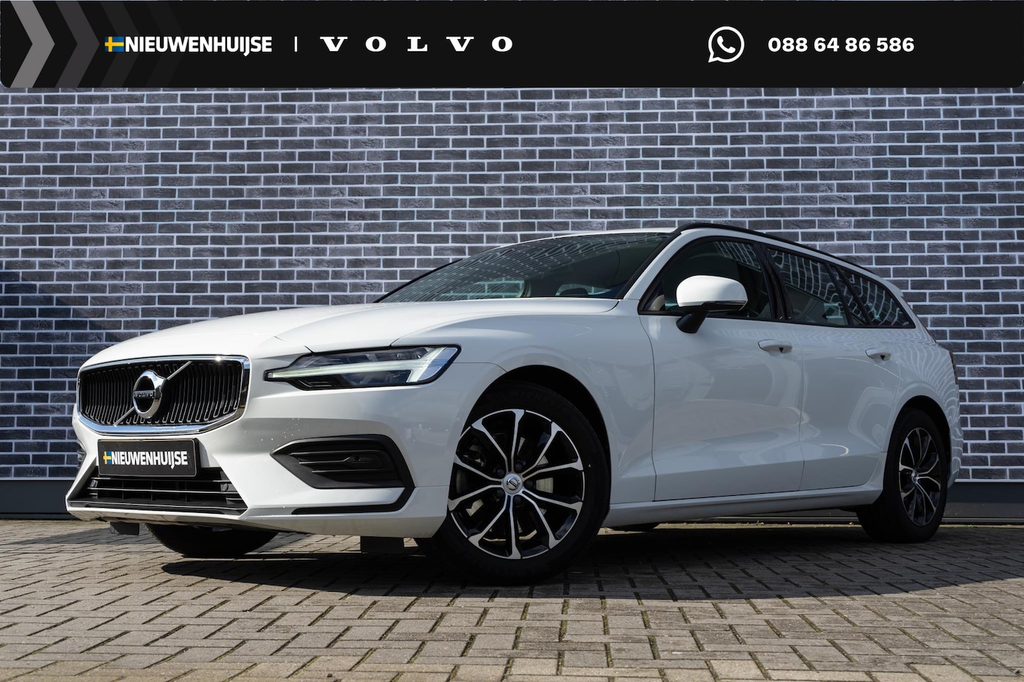 Volvo V60 - B3 Momentum Aut. | Lederen Bekleding | Achteruitrijcamera | Parkeersensoren | Stoelverwarm - AutoWereld.nl