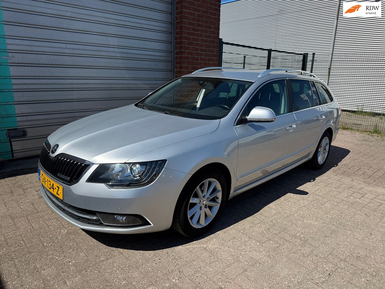 Skoda Superb Combi - 1.6 TDI Champs Elysees Bj:2015 NAP! - AutoWereld.nl