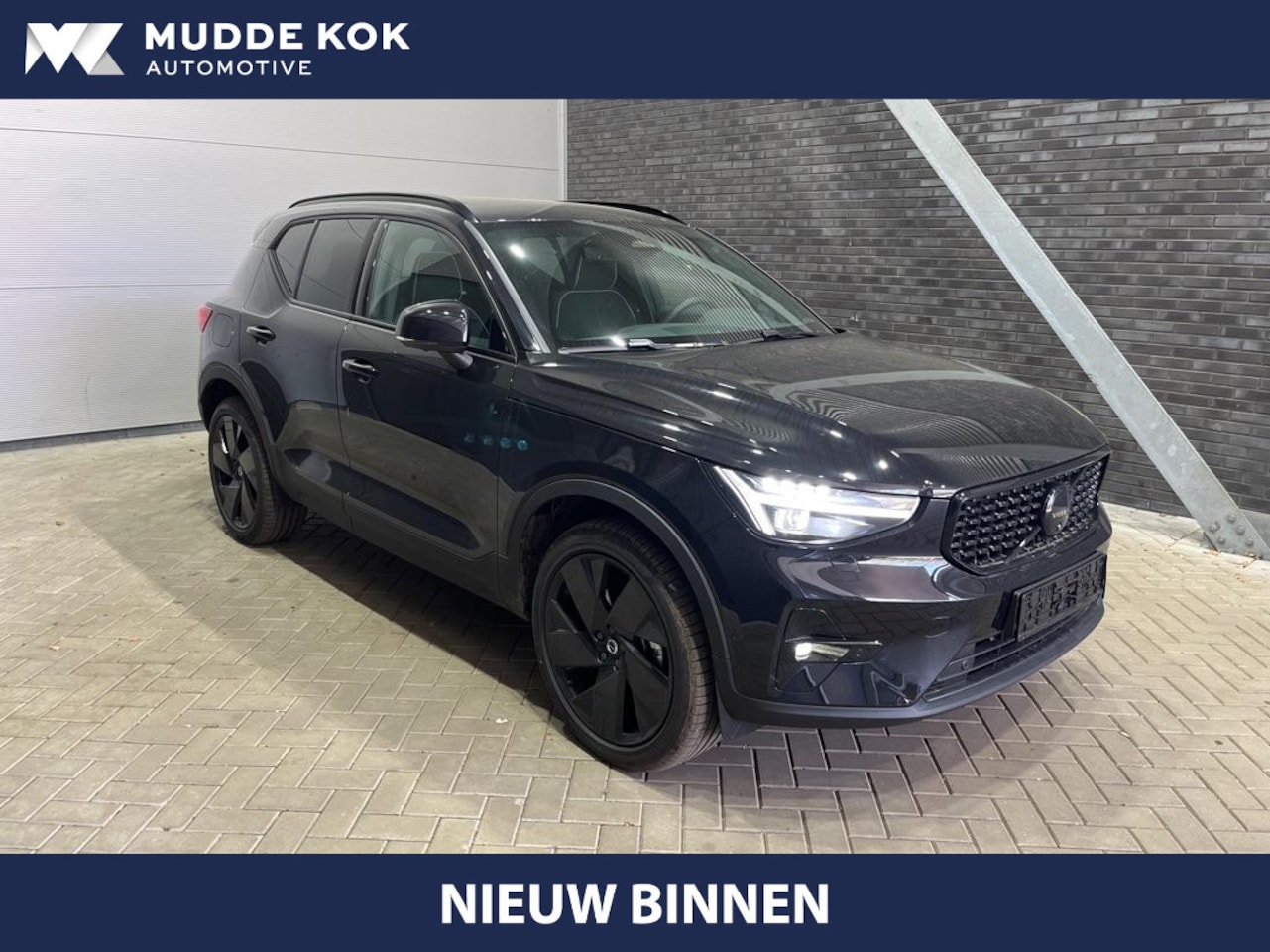 Volvo XC40 - B4 Ultra Black Edition | Panoramadak | Trekhaak | 360° Camera | ACC | Stoel+Stuurverwarmin - AutoWereld.nl