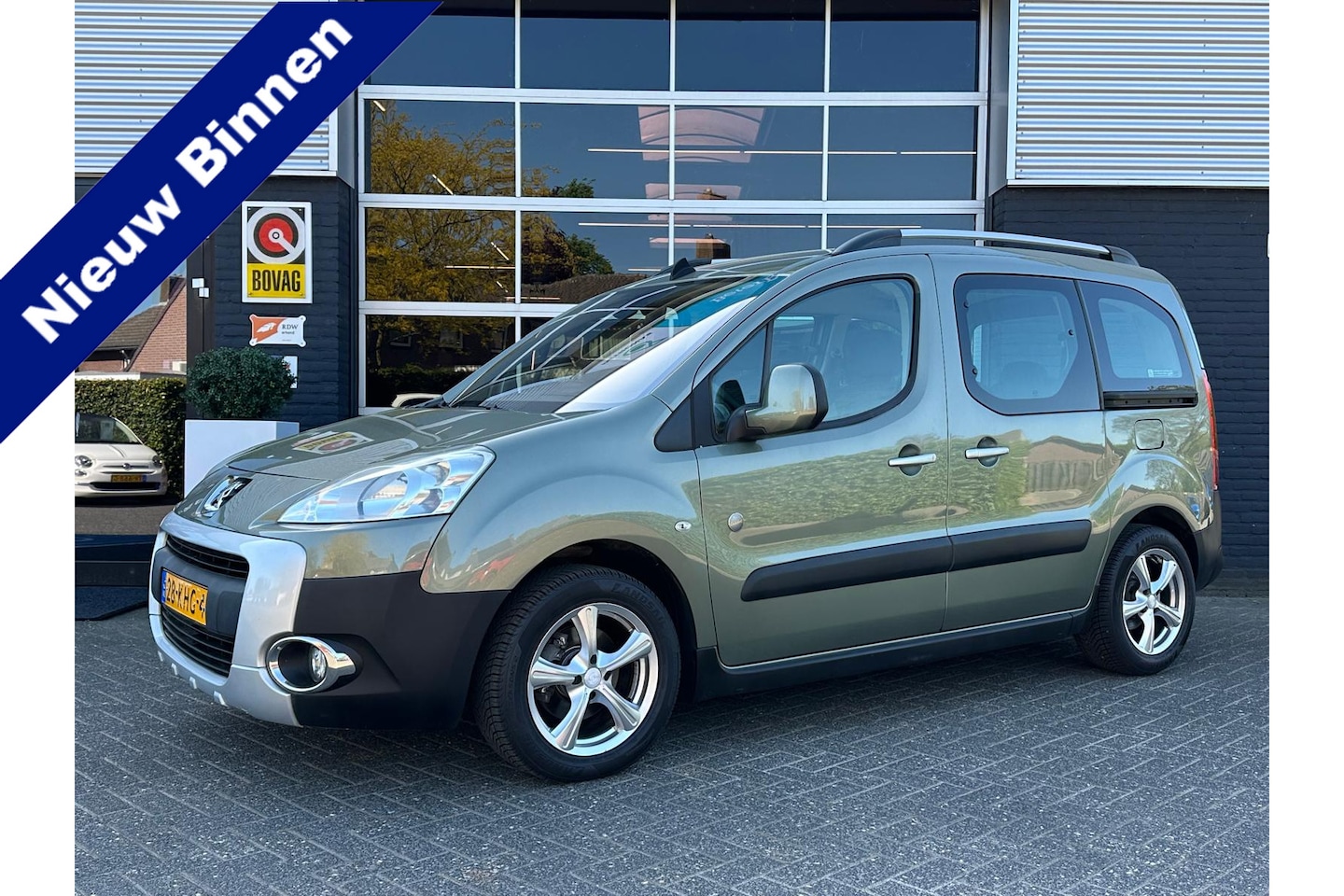 Peugeot Partner Tepee - 1.6 Outdoor 1.6 Outdoor, Rolstoellift, Airco, Cruise, Radio, PDC, NAP - AutoWereld.nl