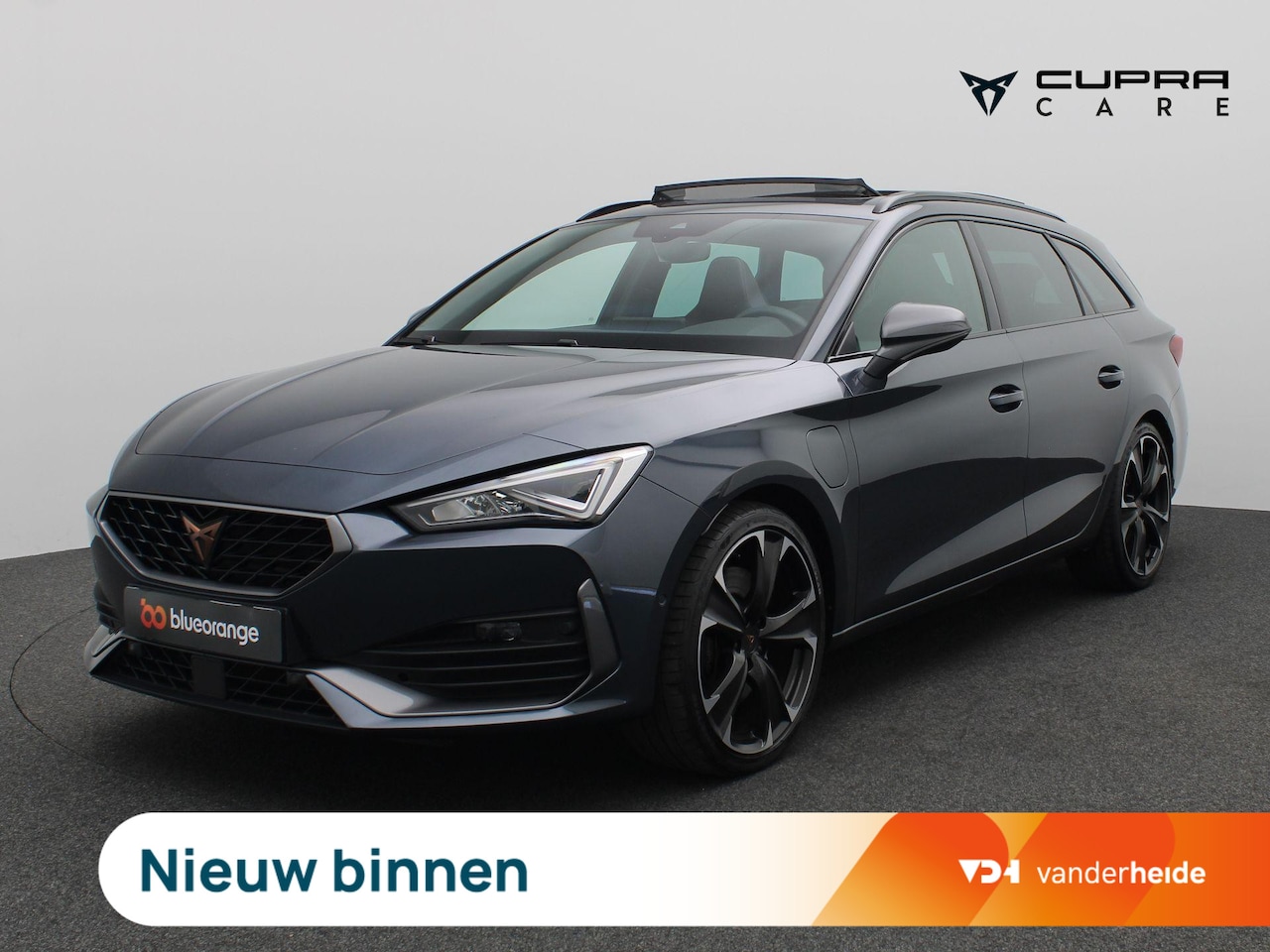 CUPRA Leon Sportstourer - 1.4 e-Hybrid Black Edition 245PK DSG Pano-Schuifdak, Keyless, Side Assist, Navi, Achteruit - AutoWereld.nl