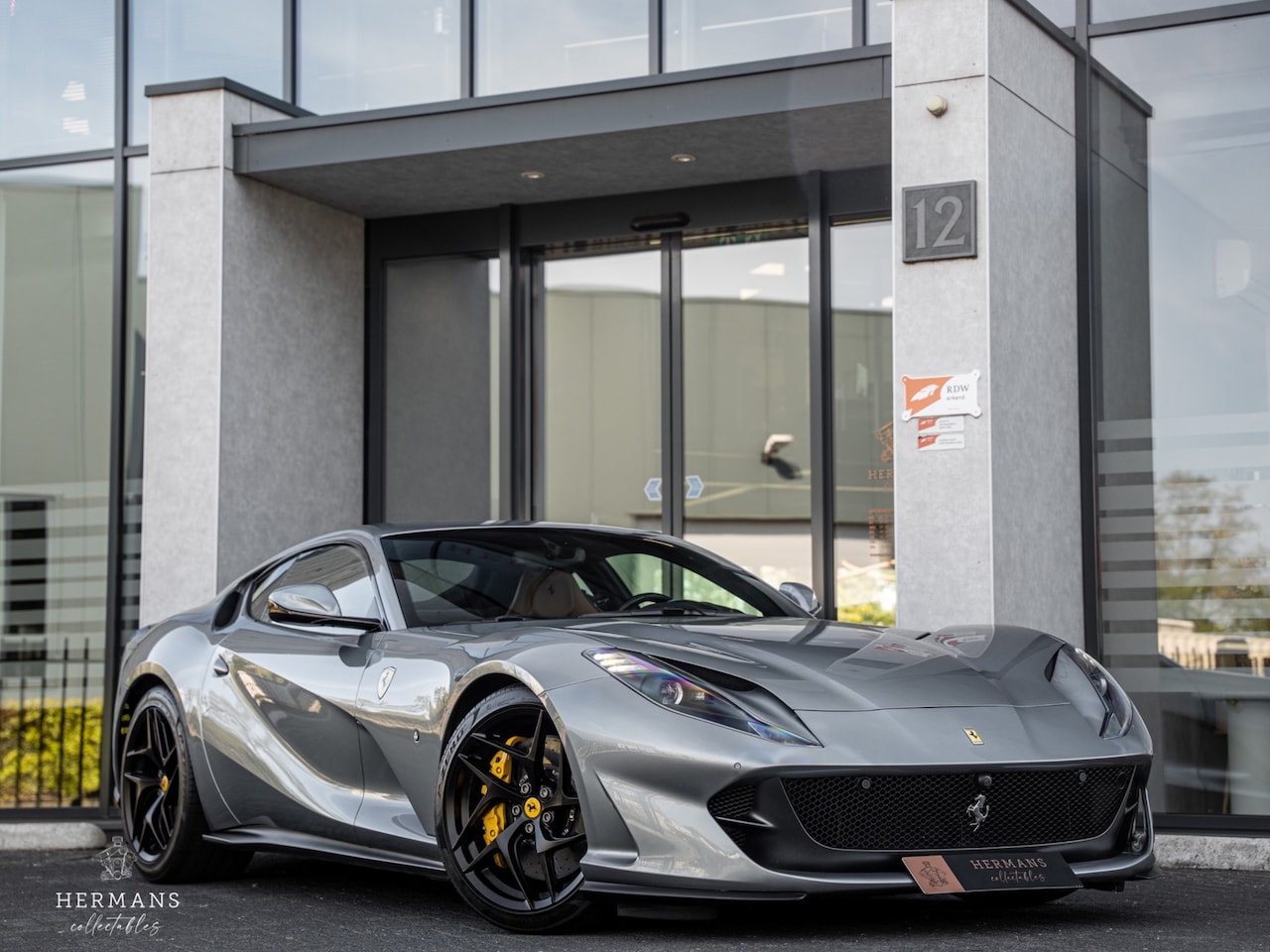 Ferrari 812 Superfast - 6.5 V12 HELE / Lift / Passenger / Daytona / Alcantara / Carbon - AutoWereld.nl