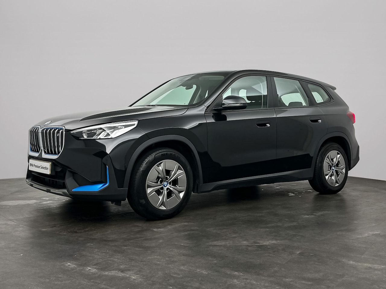 BMW iX1 - xDrive30 Launch Edition 67 kWh | Achteruitrijcamera | Park Distance Control voor/achter (P - AutoWereld.nl