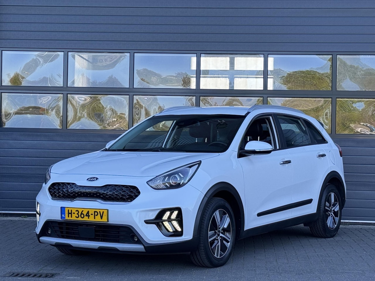 Kia Niro - 1.6 GDI HYBRID DYNAMICLINE I AUTOMAAT I TREKHAAK I APPLE CARPLAY I P-CAMERA - AutoWereld.nl