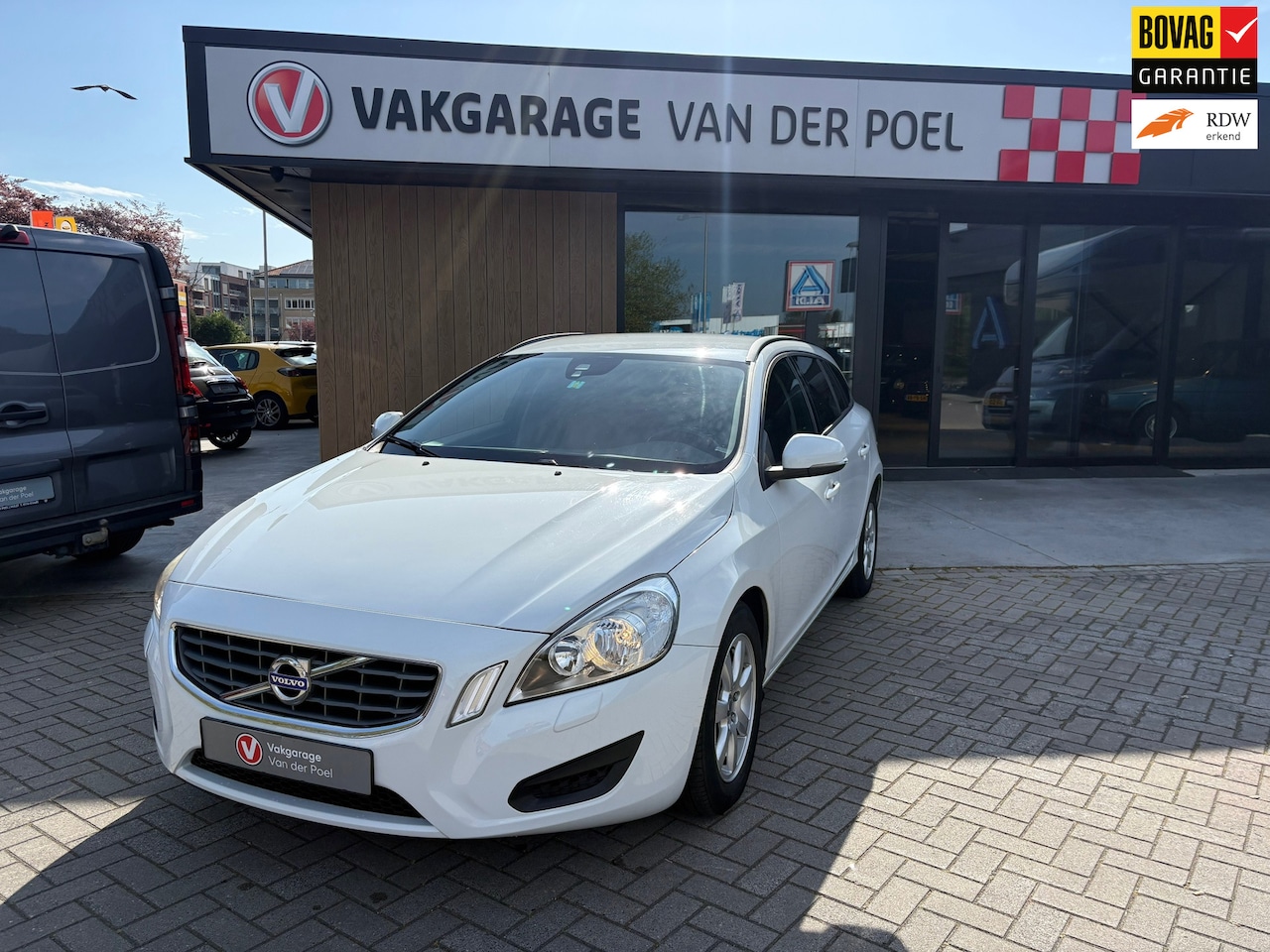 Volvo V60 - 1.6 T3 Kinetic 1.6 T3 Kinetic - AutoWereld.nl