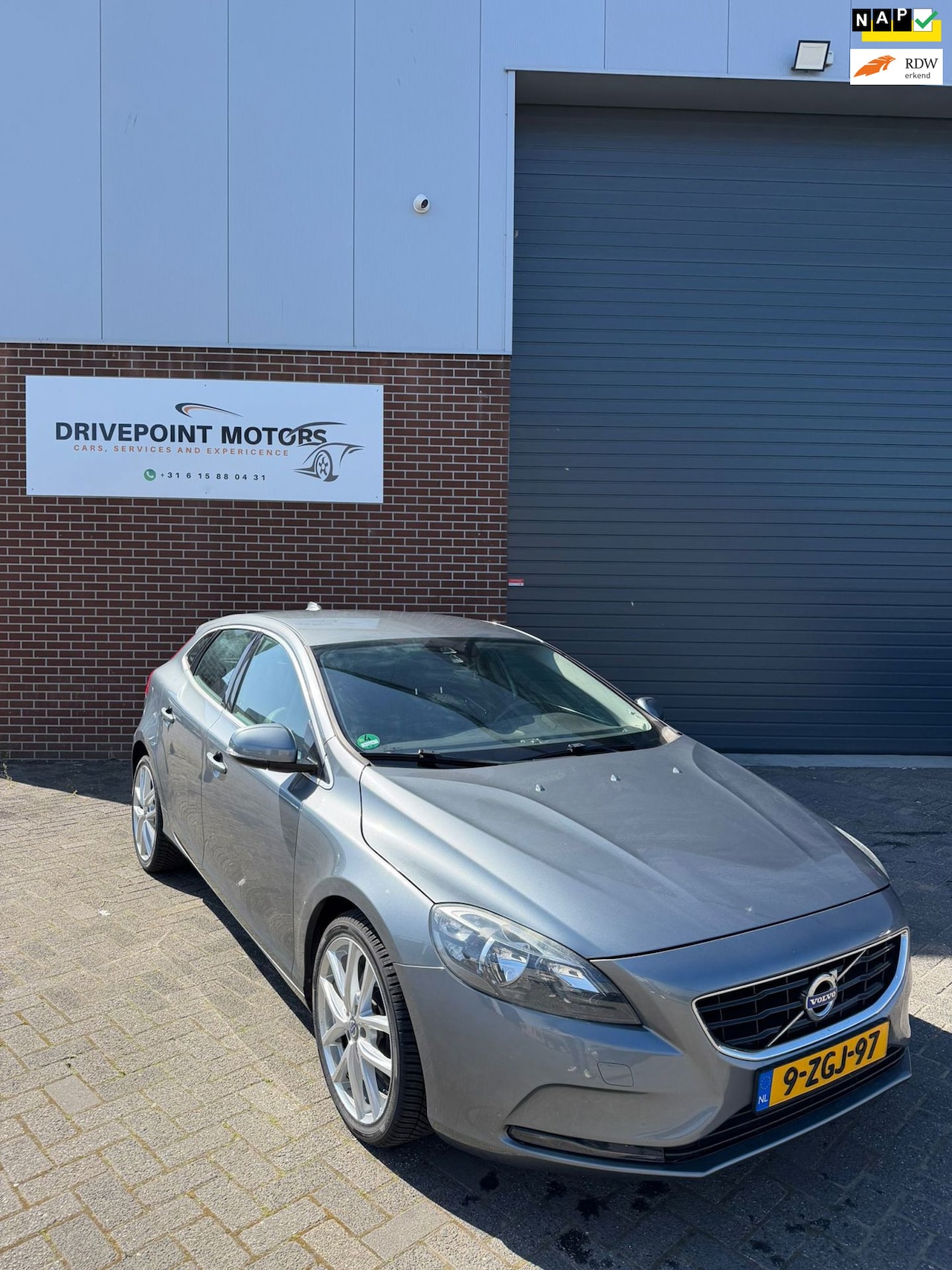 Volvo V40 - 2.0 D4 Summum Business 2.0 D4 Summum Business - AutoWereld.nl
