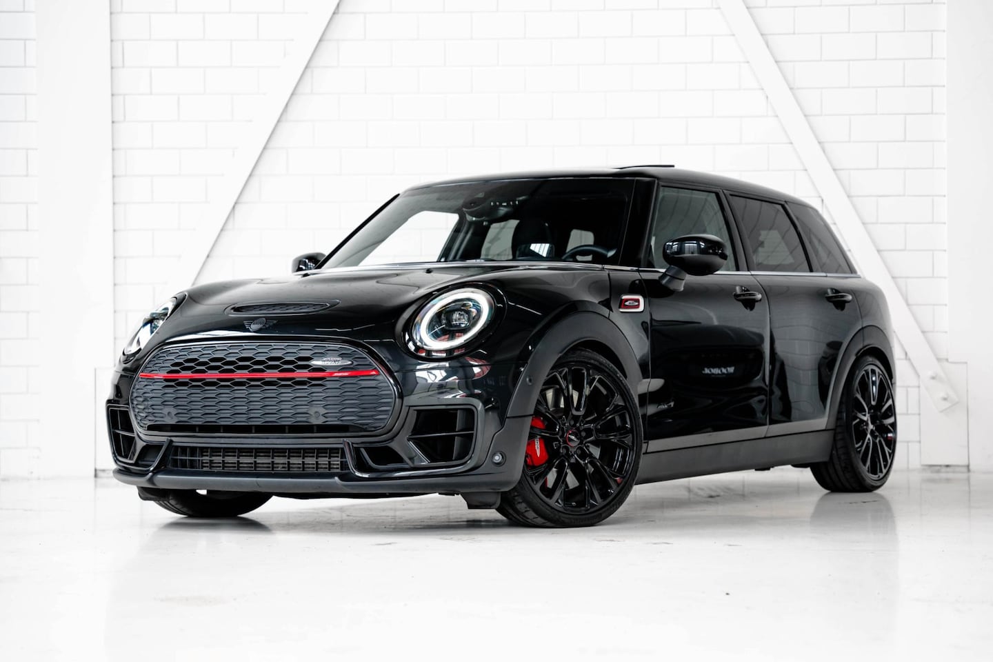 MINI Clubman - 2.0 JCW ALL4 John Cooper Works John Cooper Works | Karman Kardon | Carbon exterieur - AutoWereld.nl