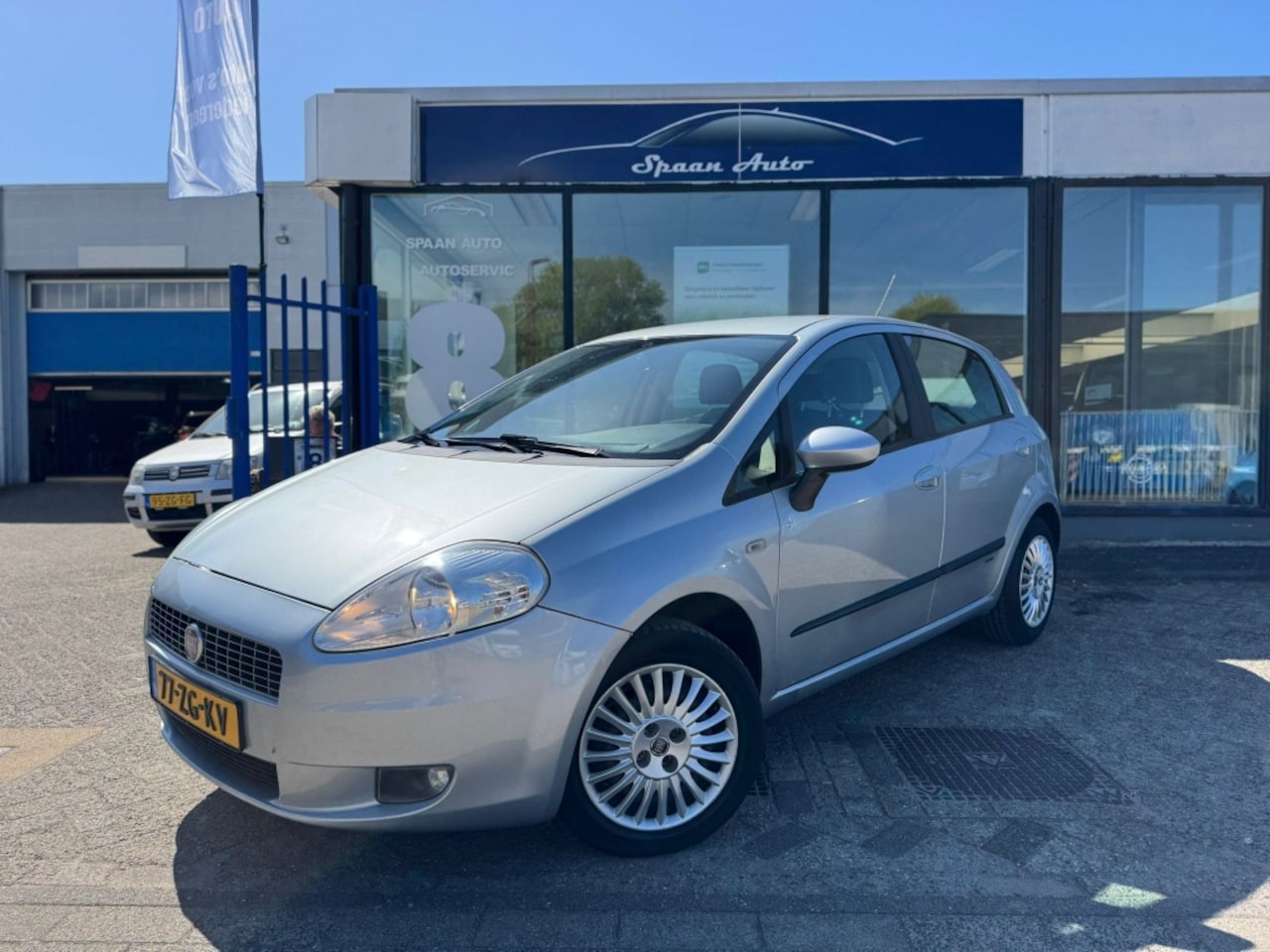Fiat Grande Punto - 1.4 Dynamic | AUTOMAAT | AIRCO | TREKHAAK | 5-DEURS - AutoWereld.nl