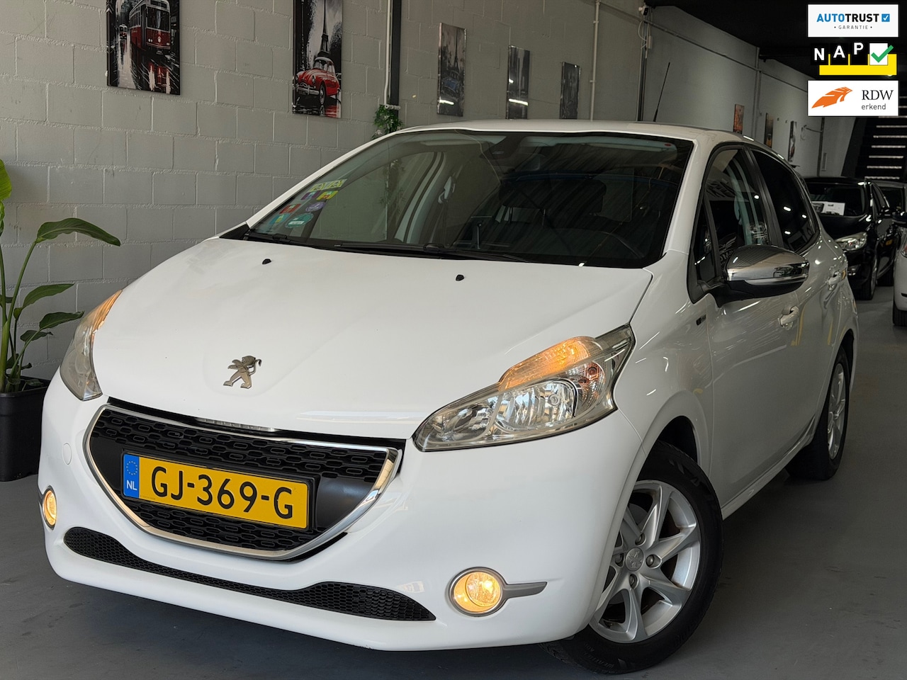 Peugeot 208 - 1.2 PureTech Style Pack/ nap/ 3e EIG/ dealeronderhouden/ 1jaar apk/ navi/ airco/ pdc/ voll - AutoWereld.nl