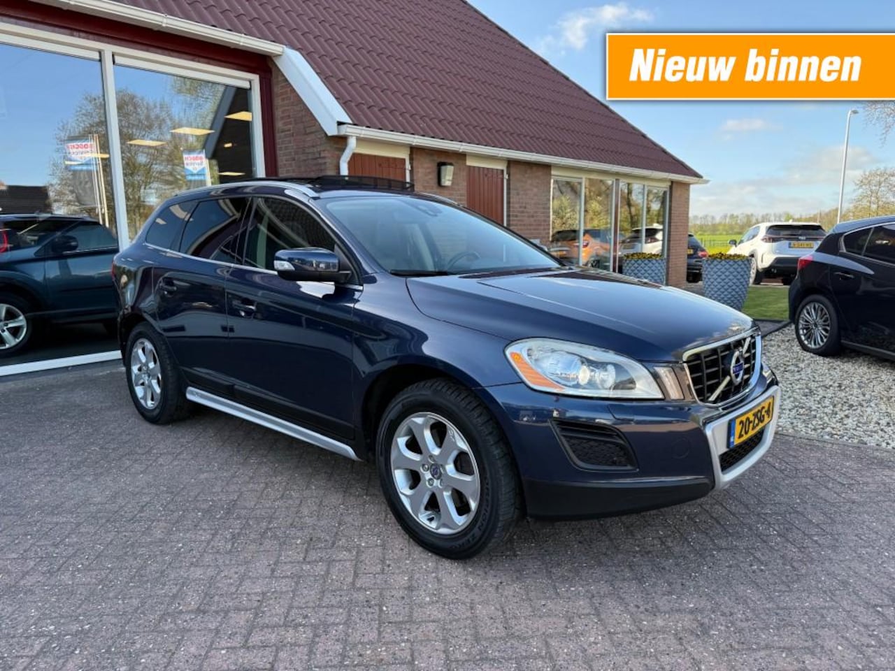 Volvo XC60 - 2.4 D5 AWD SUMMUM 5-cilinder Trekhaak/Panoramadak/Leder/Camera - AutoWereld.nl
