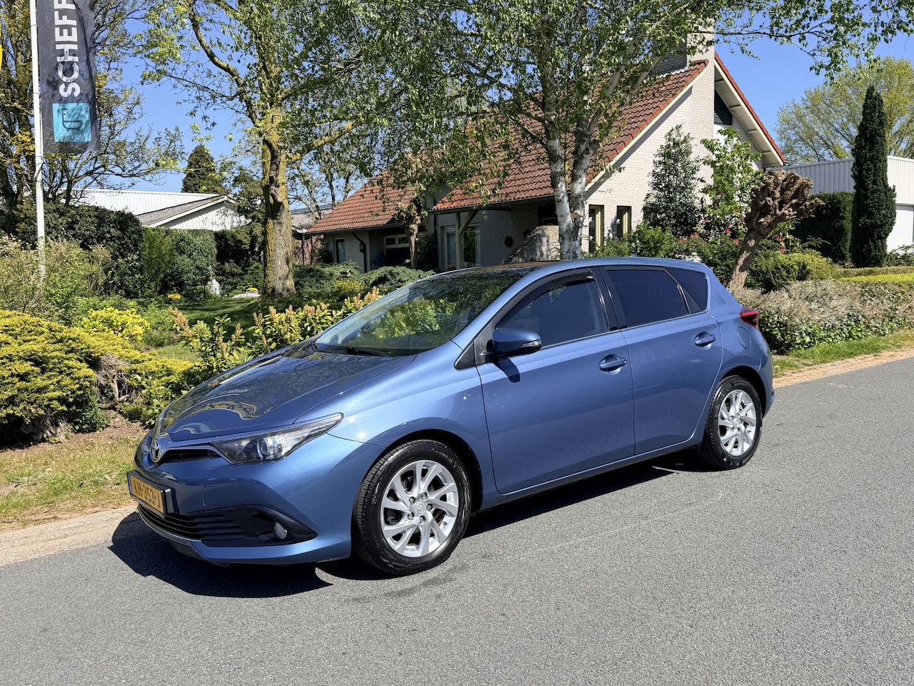 Toyota Auris - 1.2T 116PK Automaat•Pano•Navi - AutoWereld.nl