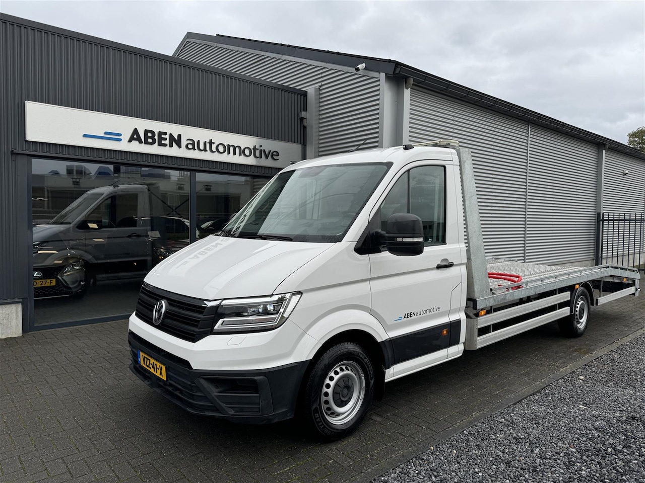 Volkswagen Crafter - 2.0 TDI 177PK Higline oprijwagen (FULL LED|CARPLAY|LUCHTVERING|STANDKACHEL) - AutoWereld.nl