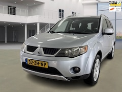 Mitsubishi Outlander - 2.4 Intense+/7PERS/AUTOMAAT/AIRCO/CRUISE/NAVI/PARKEERSENS ACHTER/TREKHAAK
