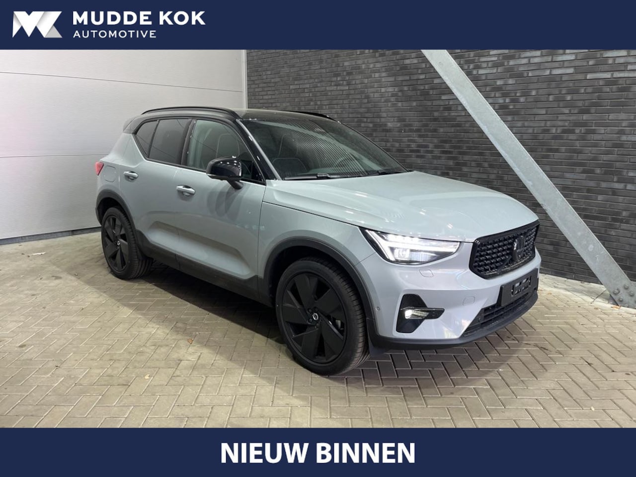 Volvo XC40 - B4 Ultra Black Edition | Panoramadak | Trekhaak | 360° Camera | ACC | Stoel+Stuurverwarmin - AutoWereld.nl