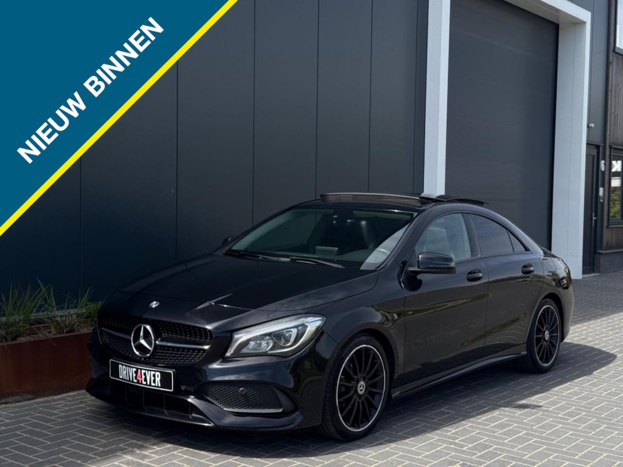 Mercedes-Benz CLA-Klasse - 180 AMG NIGHT FULL PANO NAVI APPLE CARPLAY CAMERA PDC - AutoWereld.nl