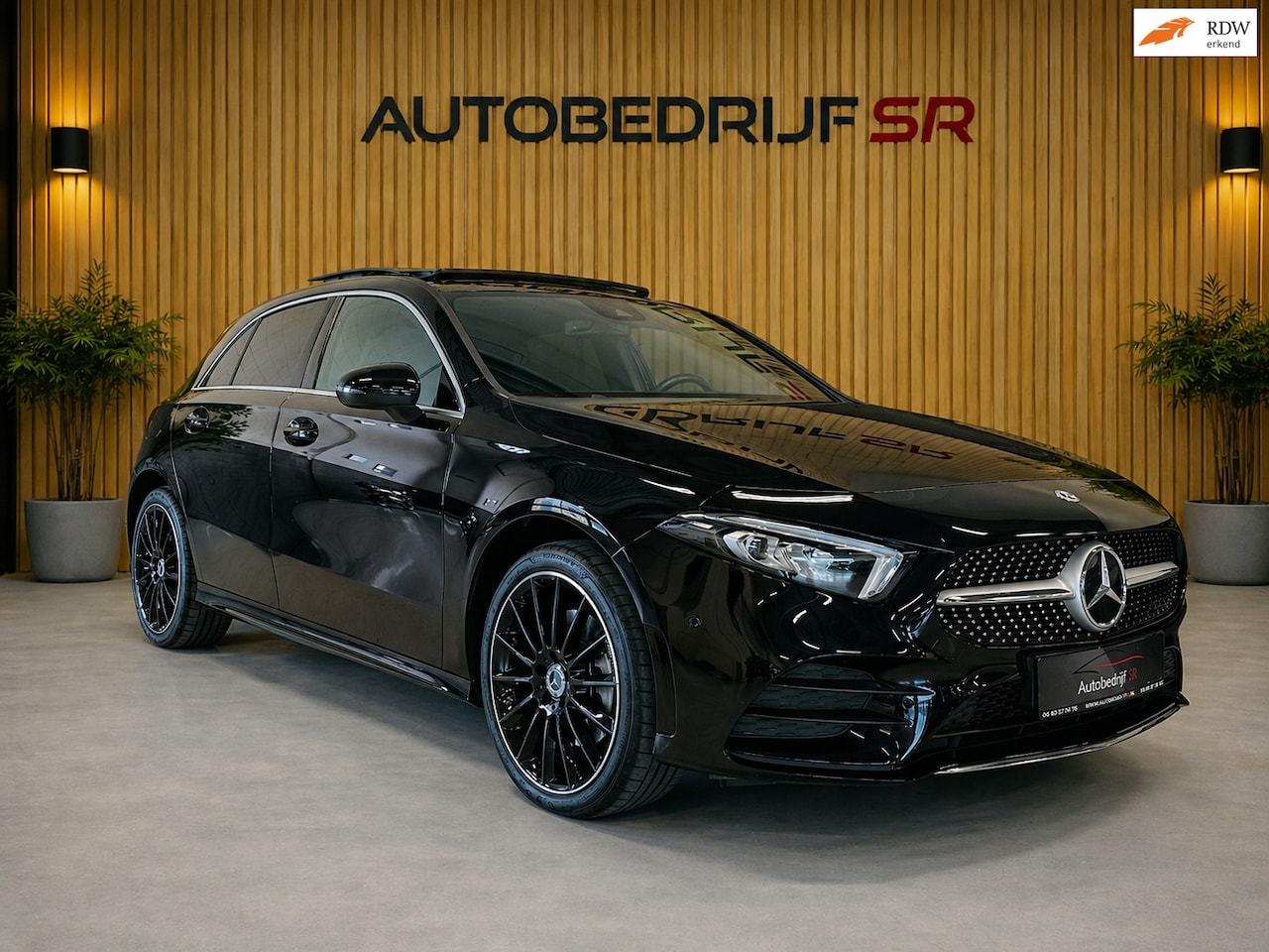 Mercedes-Benz A-klasse - 250 e AMG Line Panoramadak! PDC! AMG Pakket! PDC! Weinig KM! Plug in Hybride - AutoWereld.nl