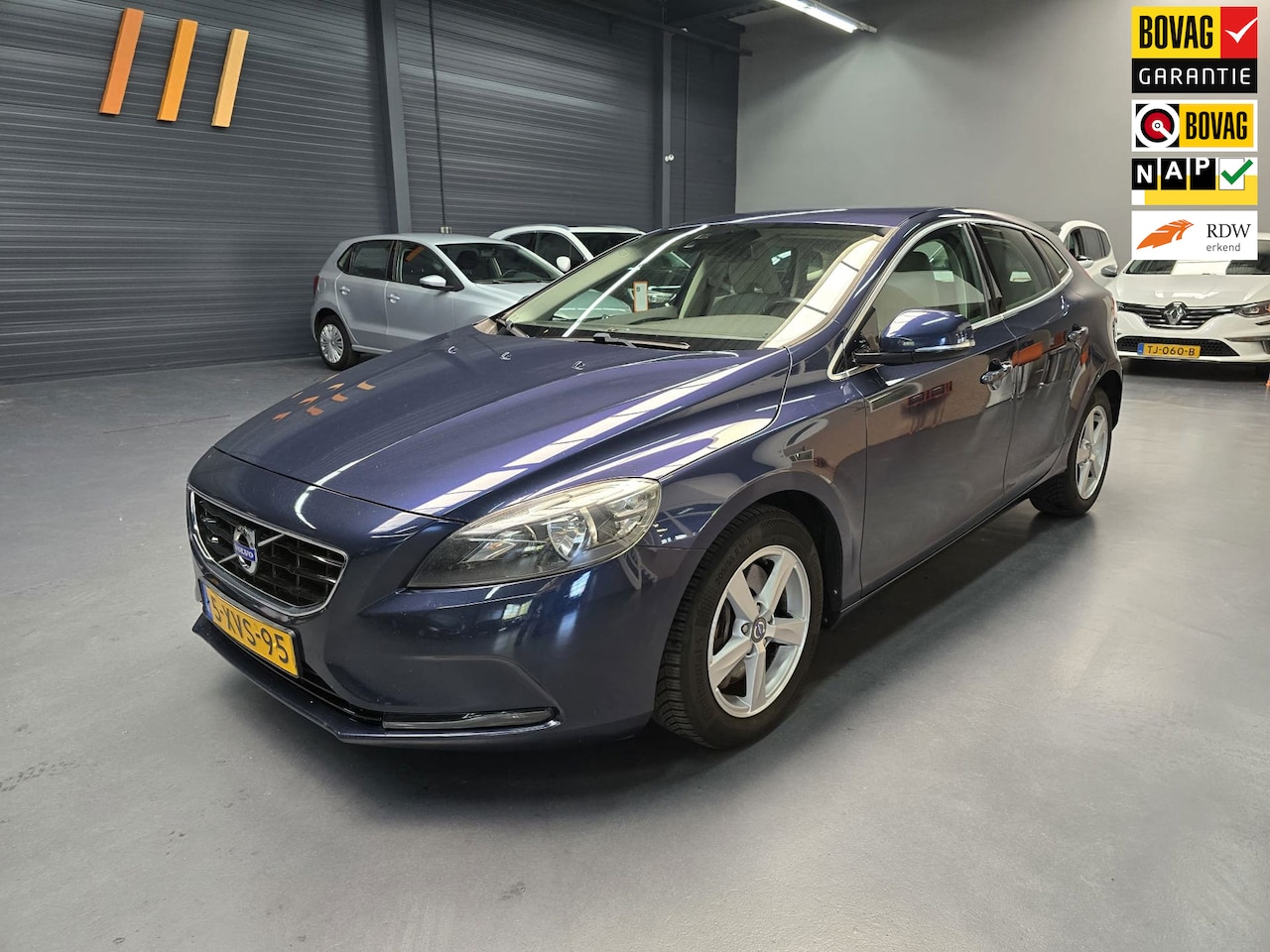 Volvo V40 - 2.0 D4 Summum Business LEDER STOEL MEMORY NAP NL AUTO - AutoWereld.nl