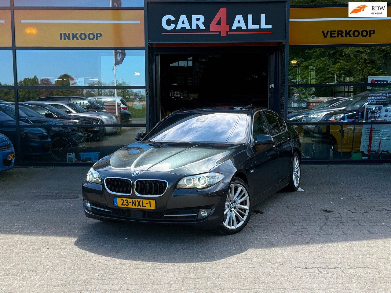 BMW 5-serie - 550i High Executive VOLLEDIGE ONDERHOUD AANWEZIG/SOFTCLOSE/SCHUIFDAK/DODEHOEK/STUURVERWARM - AutoWereld.nl