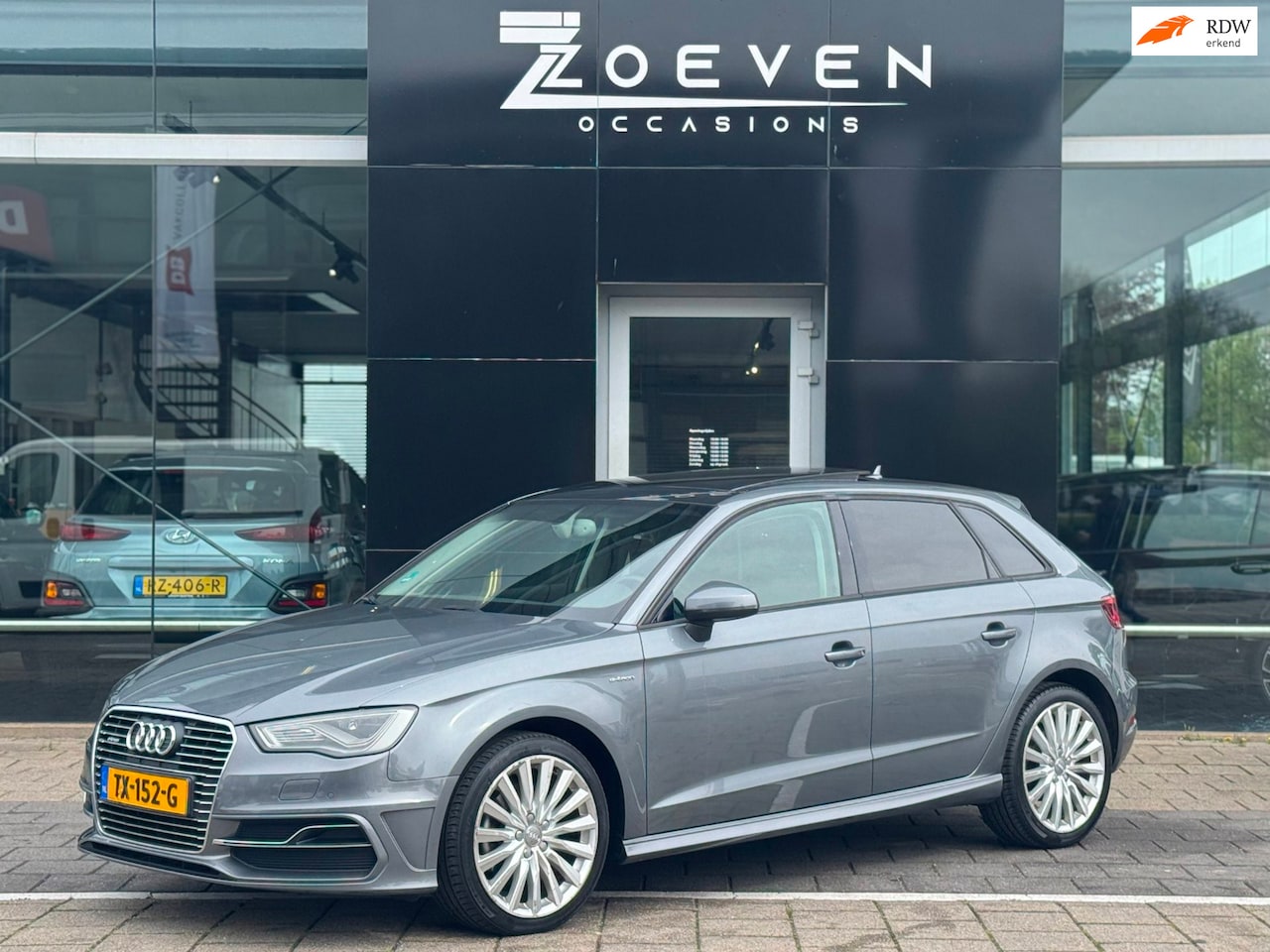 Audi A3 Sportback - 1.4 e-tron PHEV Ambition Pro Line plus/ Automaat/ Pano/Navi/PDC - AutoWereld.nl