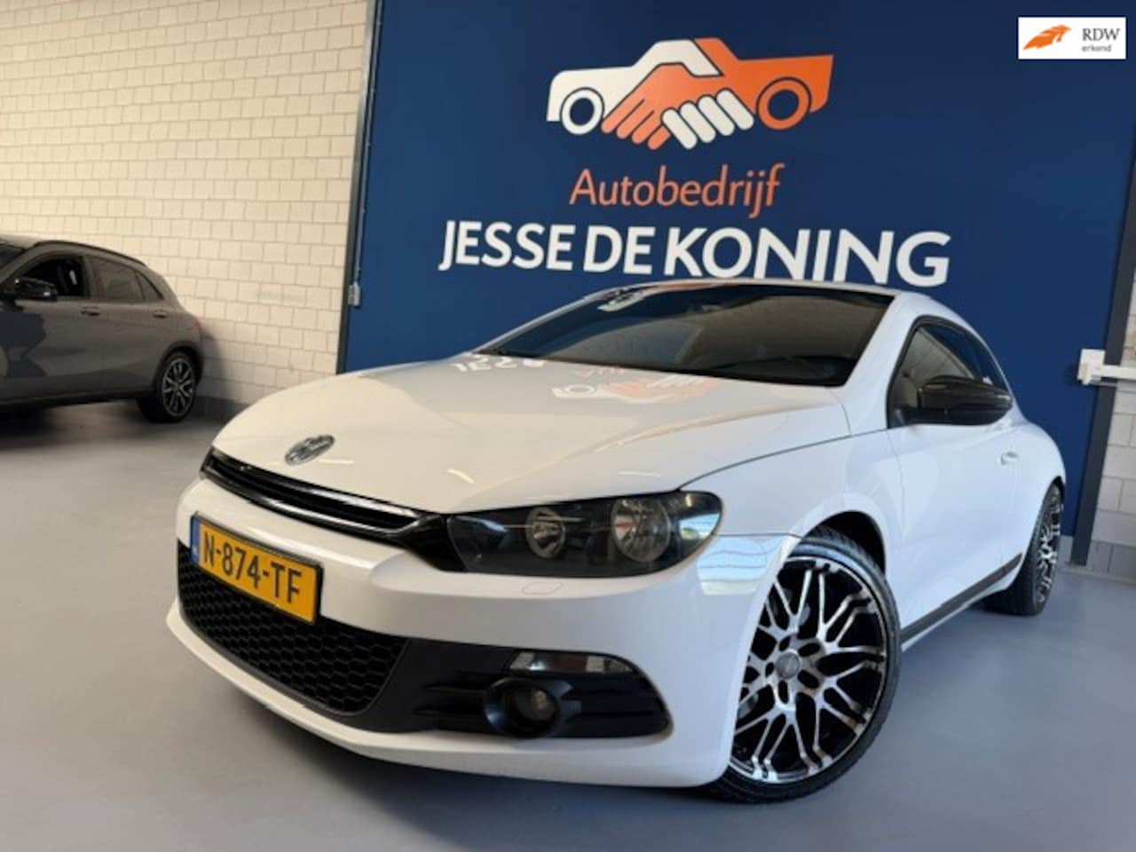 Volkswagen Scirocco - 1.4 TSI / bj.2009 / kleur: wit / airco / half leder/ sportvelgen / scherm / APK 04/2027 en - AutoWereld.nl
