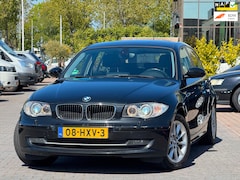 BMW 1-serie - 118i Business Line | Automaat | Navigatie scherm | Xenon | Parkeersensoren | Trekhaak | Cr