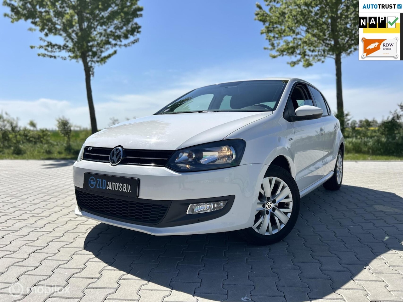 Volkswagen Polo - 1.2 R-LINE|APK|CRUISE CONTR|CARPLAY| - AutoWereld.nl