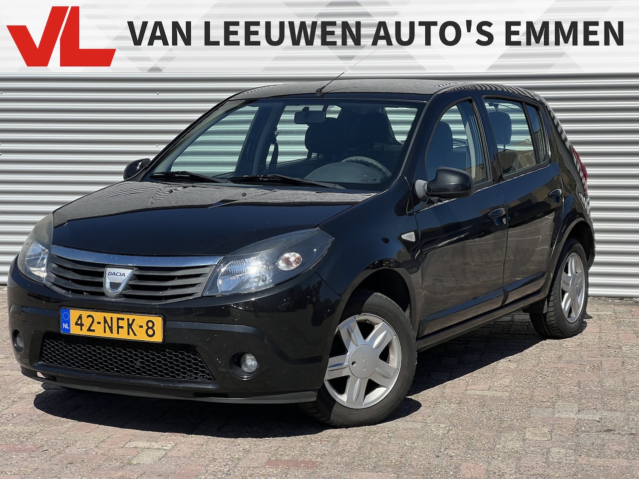 Dacia Sandero - 1.2 Blackline | Nieuw Binnen! | Rijklaar | Trekhaak | Airco - AutoWereld.nl