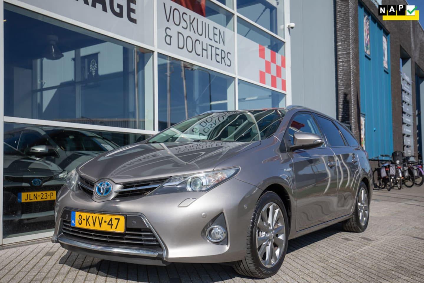 Toyota Auris Touring Sports - 1.8 Hybrid Lease Pro Panoramadak | Trekhaak - AutoWereld.nl