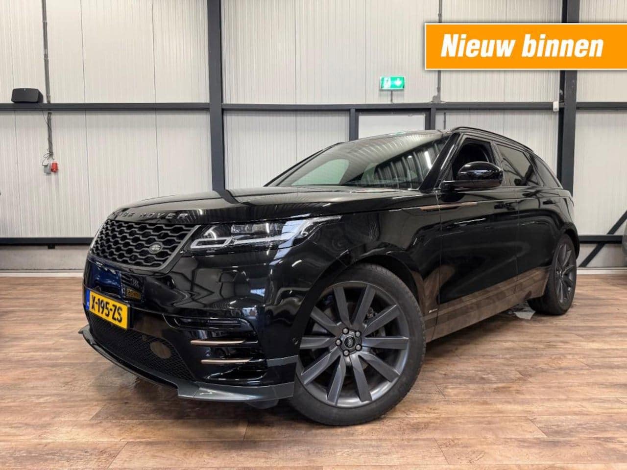 Land Rover Range Rover Velar - 2.0 P300 Turbo AWD R-Dynamic HSE / PANORAMA / LEDER / CAMERA / - AutoWereld.nl