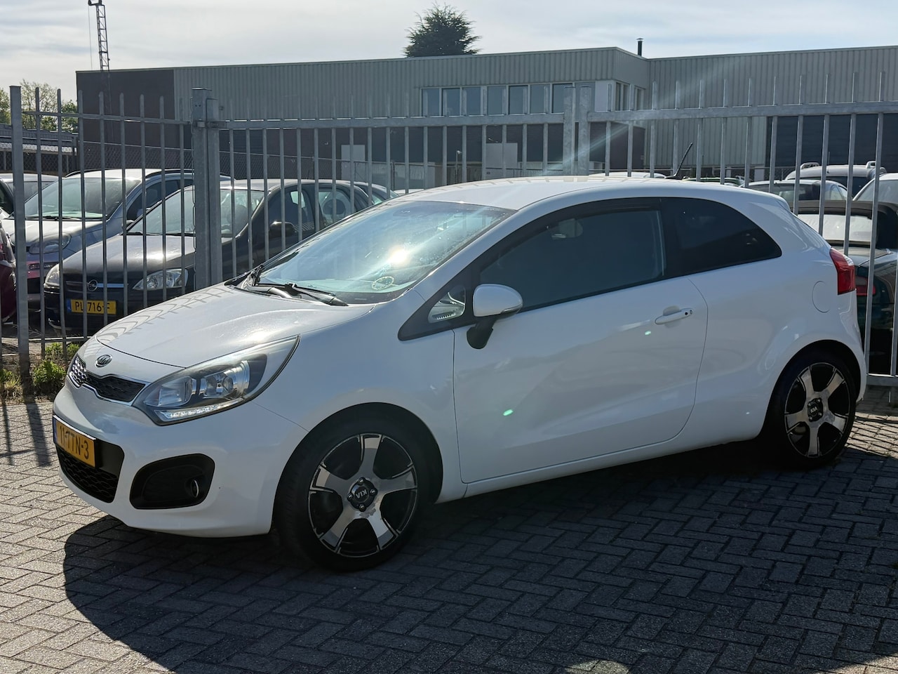 Kia Rio - 1.2 CVVT Super Pack NL AUTO NAP! NAVI l Camera l Cruise l LED l Airco ECC l LMV! TOPSTAAT - AutoWereld.nl