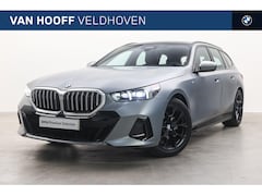BMW 5-serie Touring - 520i High Executive M Sport Automaat / Panoramadak / Trekhaak / Comfort Access / Adaptieve