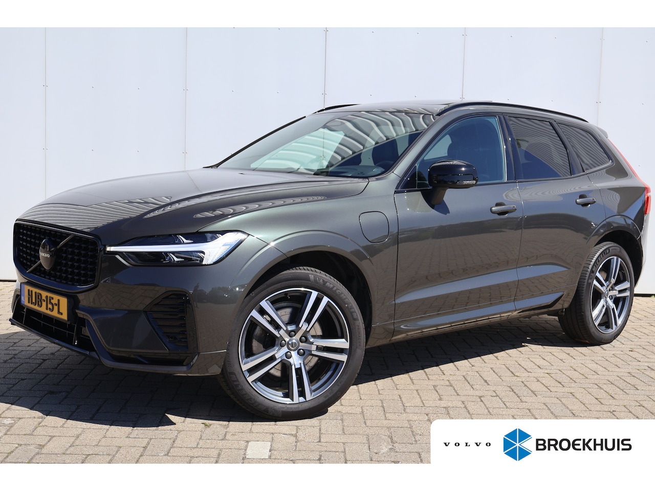 Volvo XC60 - T6 AWD R-Design | Panorama | Trekhaak | Lane Assist | - AutoWereld.nl