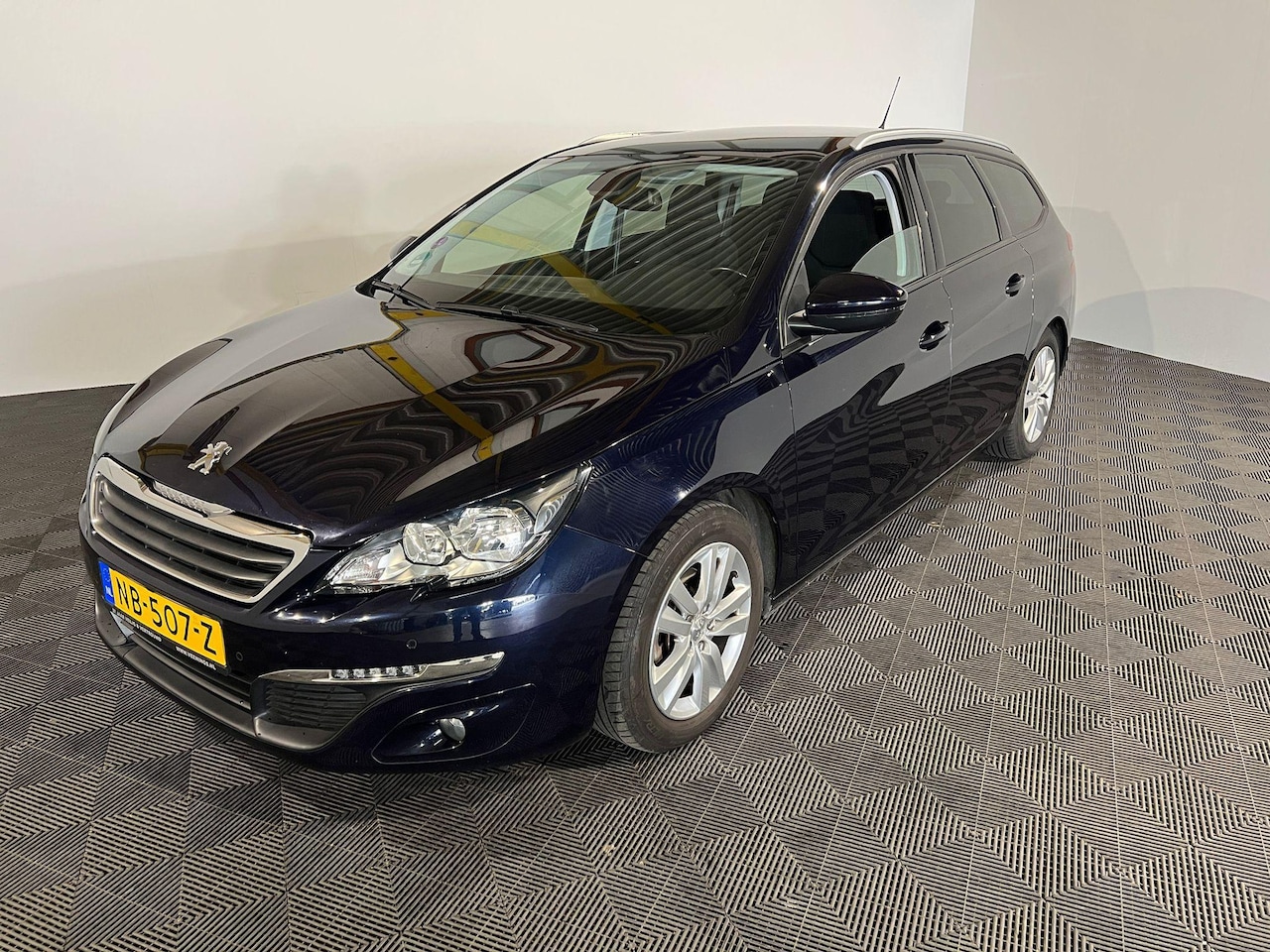 Peugeot 308 SW - 1.2 PureTech Blue Lease Executive 1.2 PureTech Blue Lease Executive - AutoWereld.nl