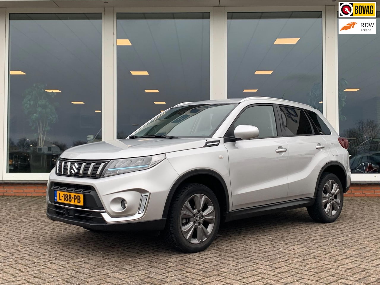 Suzuki Vitara - 1.4 Boosterjet Select Smart Hybrid - Navi - Camera - Trekhaak - AutoWereld.nl