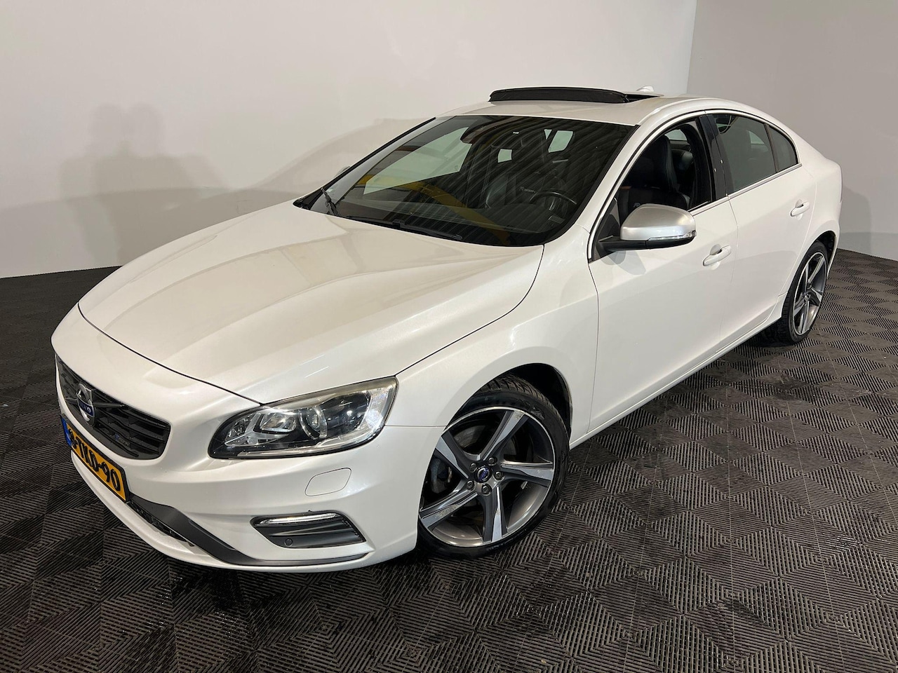 Volvo S60 - 1.6 D2 R-Design 1.6 D2 R-Design - AutoWereld.nl