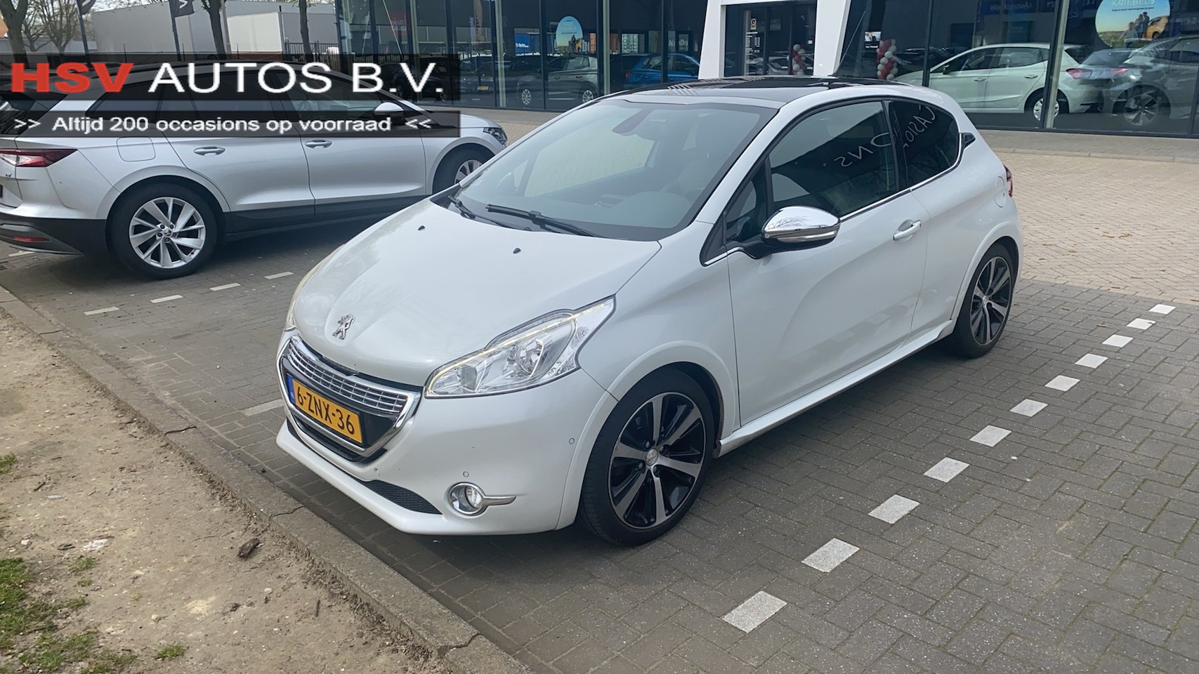 Peugeot 208 - 1.2 PureTech Allure navi pano LM - AutoWereld.nl
