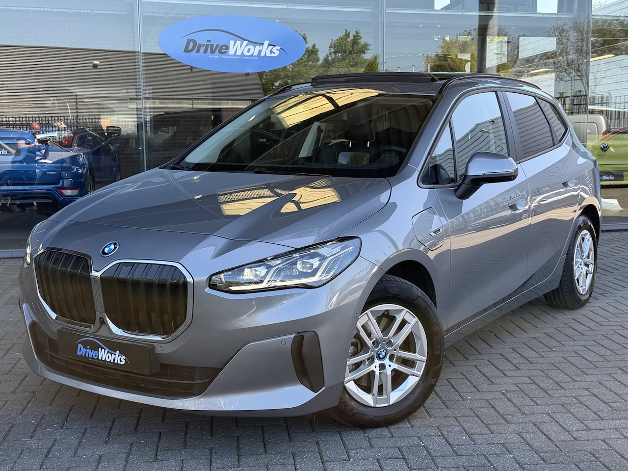 BMW 2-serie Active Tourer - 225e xDrive | Pano | Luxery | HUD | Innovation pack | Live cockpit pro | Driving Assistant - AutoWereld.nl