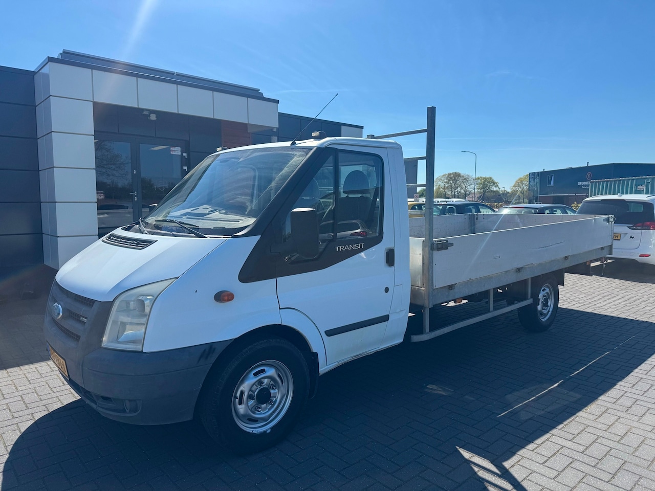 Ford Transit - 350L 2.4 TDCI 115 Pk open laadbak 122000 km - AutoWereld.nl