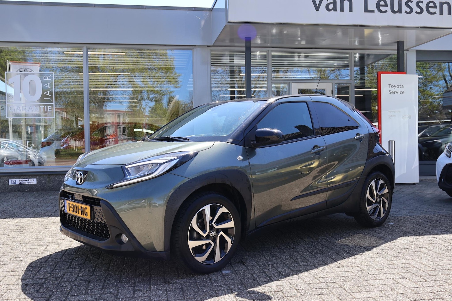 Toyota Aygo X - 1.0 VVT-I S-CVT PULSE NL-AUTO 1E EIGENAAR CLIMA AD-CRUISE APPLE/ANDROID CAMERA - AutoWereld.nl