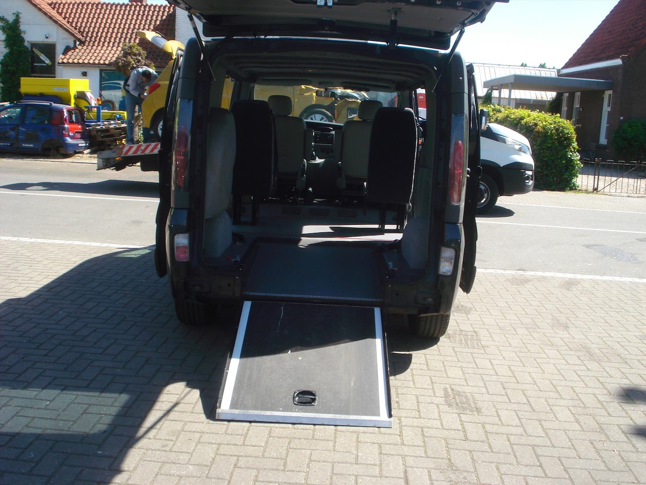 Opel Vivaro - ROELSTOEL VERVOER 2.5 DTI L2H1 AIRCO - AutoWereld.nl