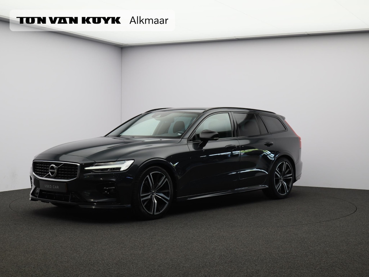 Volvo V60 - T4 210PK R-Design / Parkeerverwarming / Trekhaak / Harman Kardon / Full Led / Exterior Sty - AutoWereld.nl