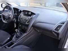 Ford Focus Wagon - 1.0 Trend 1e Eigenaar | Volledig onderh | NAP | BTW | Trekhaak | Airco | Radio CD | Start/