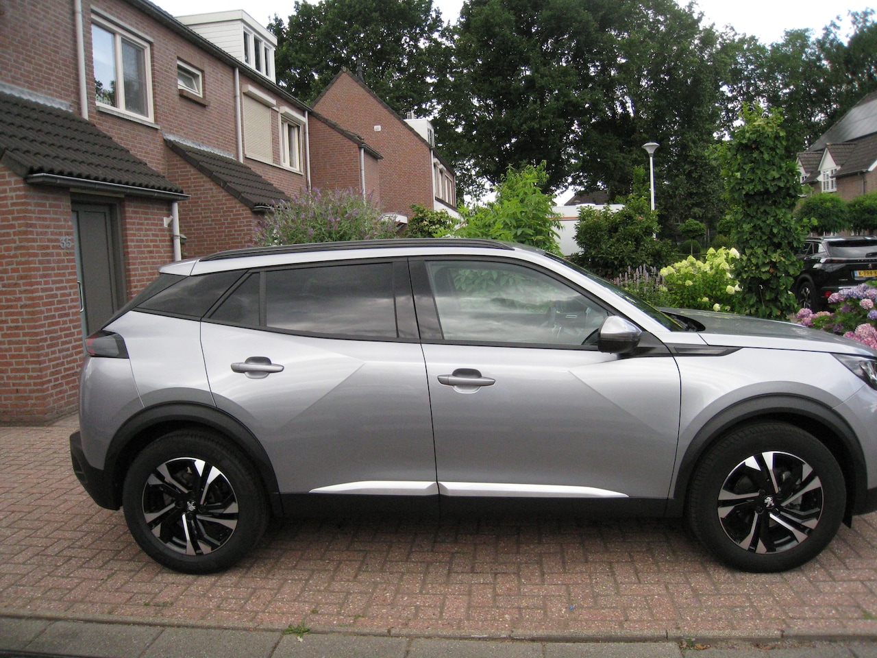 Peugeot 2008 - 1.2 PureTech Allure Pack Navigatie Camera Cruise Ctrl Trekhaak - AutoWereld.nl