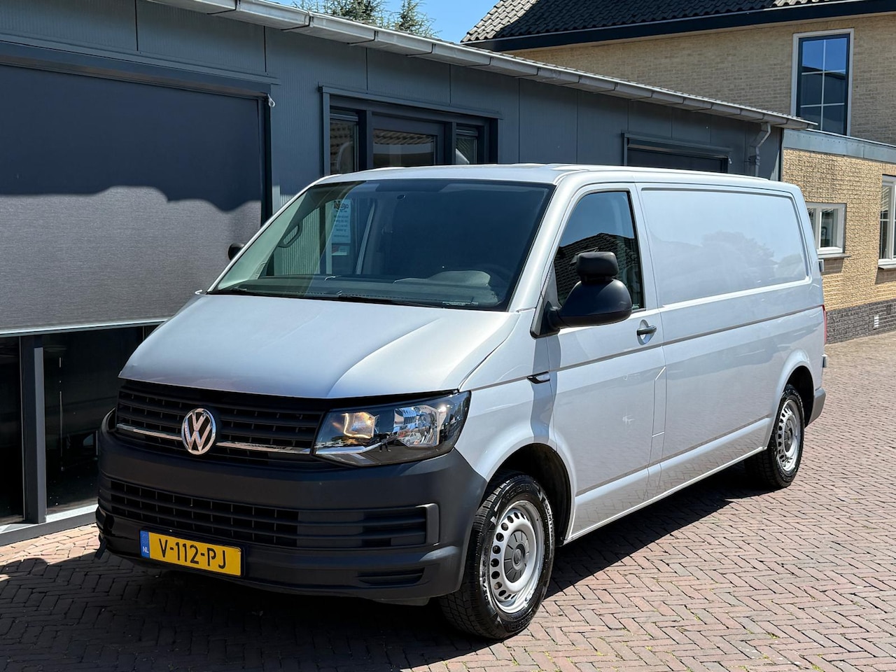 Volkswagen Transporter - 2.0 TDI L2 Comfortline 115PK AC PDC Carplay Schade - AutoWereld.nl