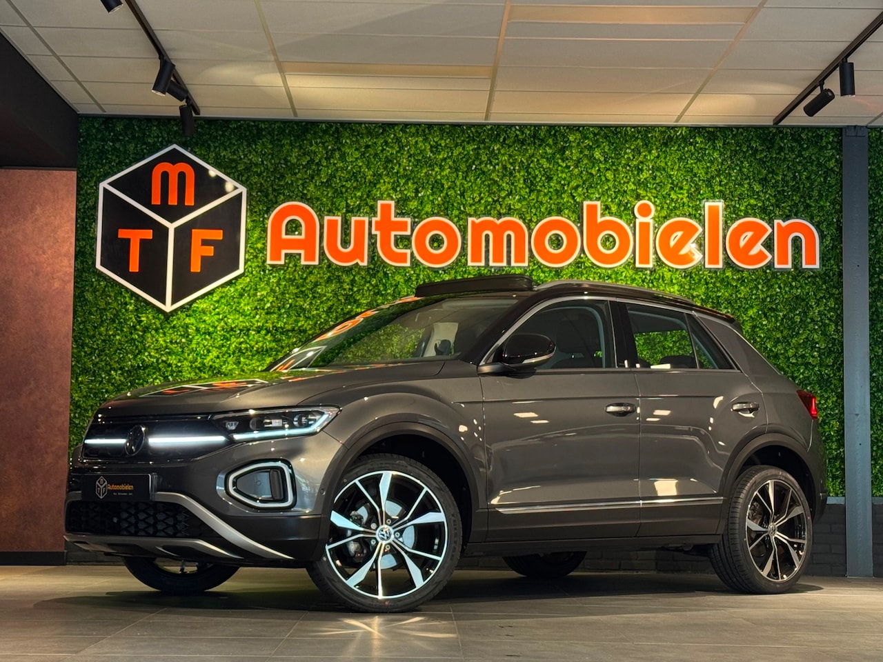 Volkswagen T-Roc - 1.5 TSI Sport IQ.Drive |PANO|150PK|BEATS|BOMVOL - AutoWereld.nl