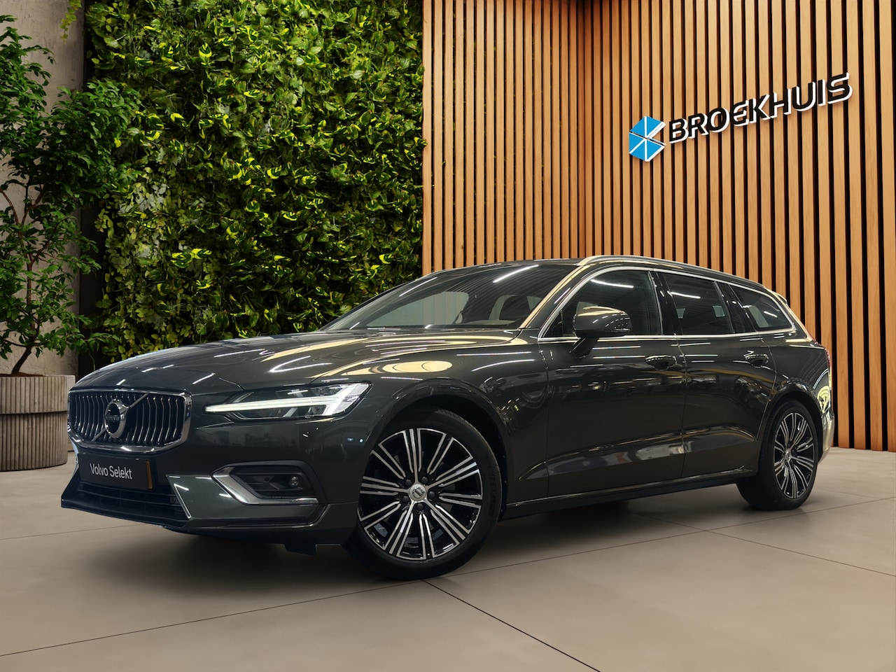 Volvo V60 - 2.0 B3 Inscription | Trekhaak | Harman/Kardon | Panoramadak | Adaptive Cruise | BLIS | Mem - AutoWereld.nl