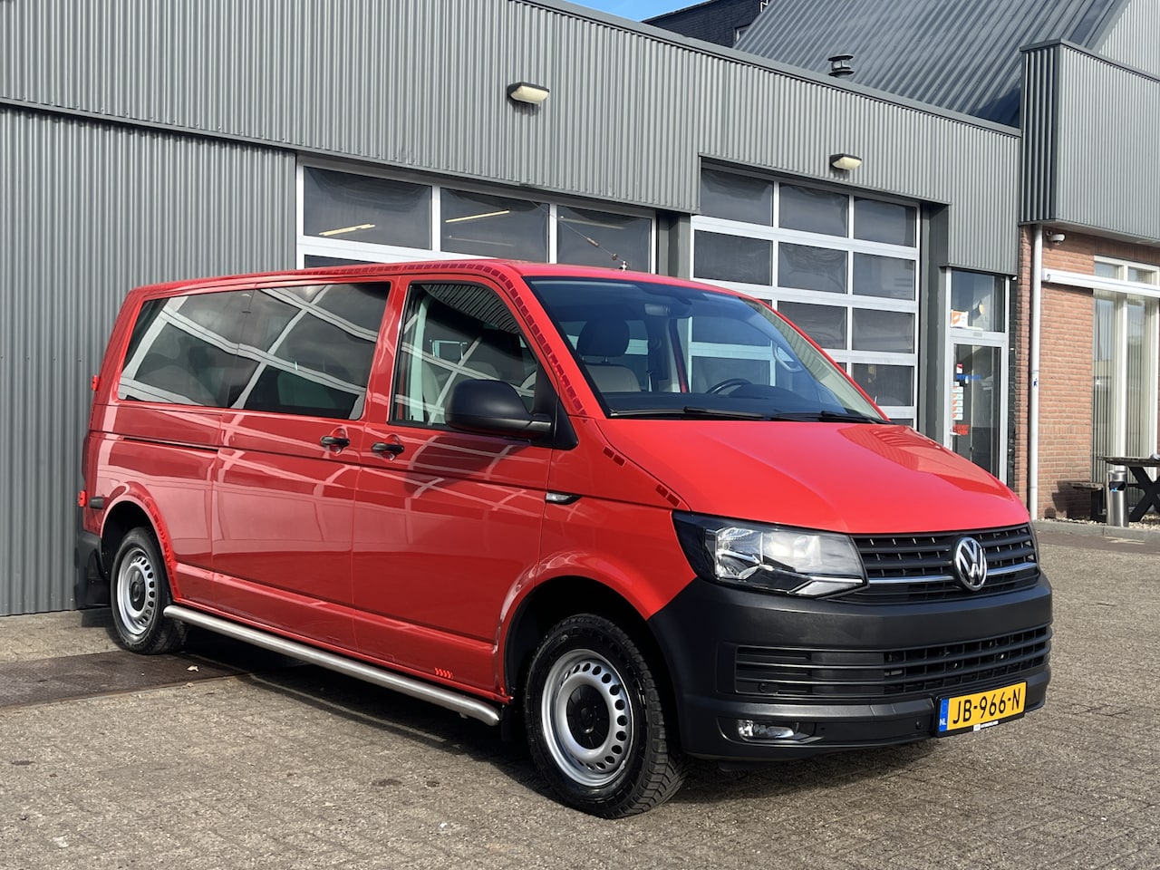 Volkswagen Transporter Kombi - 2.0 TDI L2H1 150pk Btw en Bpm vrij!! Airco Cruise control Parkeersensoren voor + achter EU - AutoWereld.nl