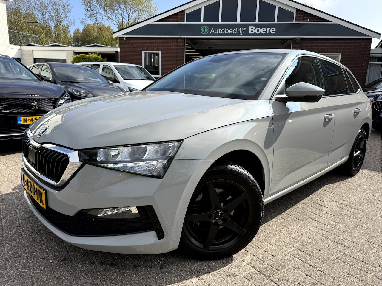 Skoda Scala - 1.0 TSI Ambition Steel Grey, Virt.Cockpit, Trekhaak, App Connect - AutoWereld.nl