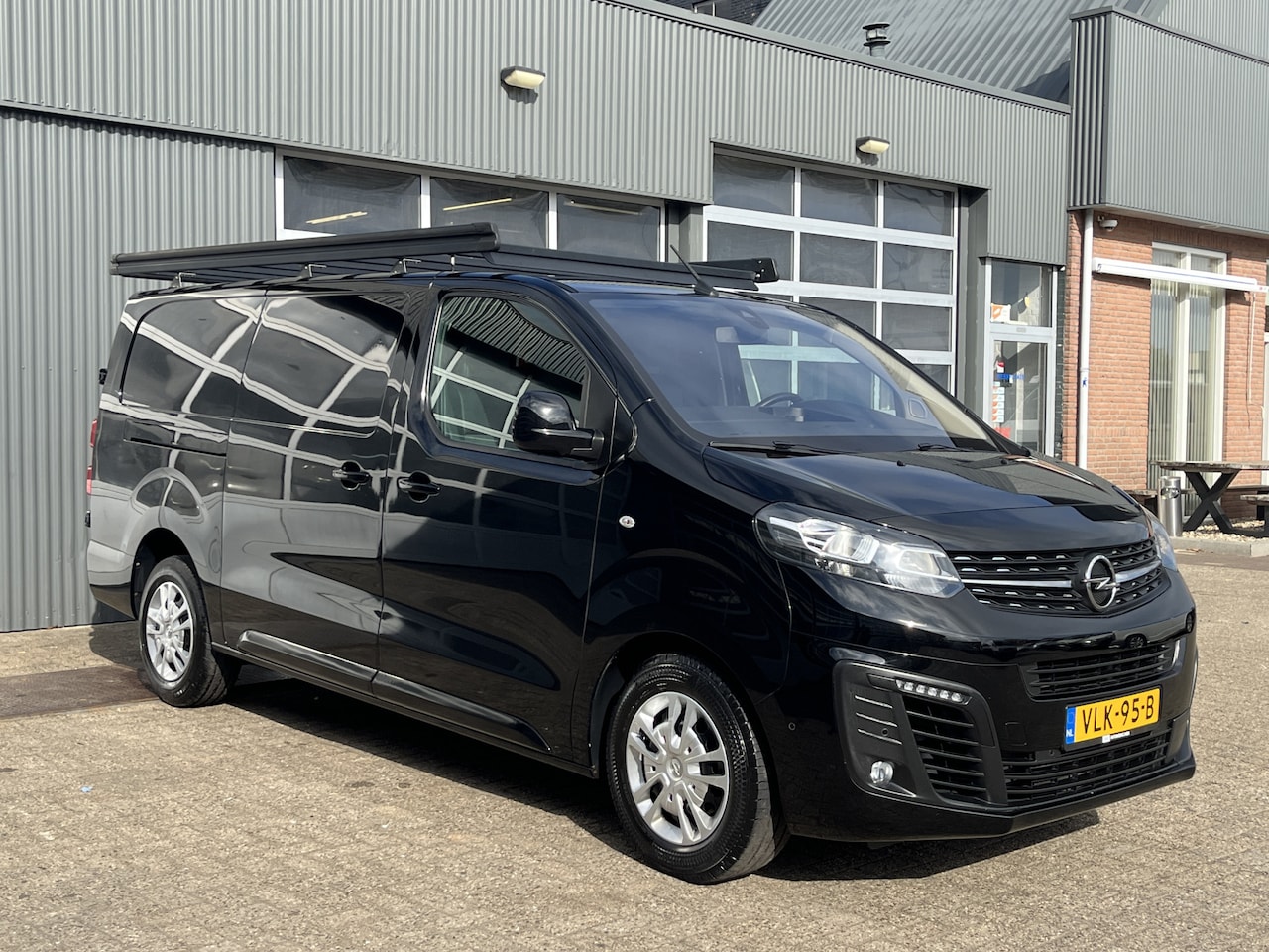 Opel Vivaro - 2.0 CDTI L2H1 Dubbele schuifdeur Parkeerhulp voor en achter Achteruitrijcamera Airco Cruis - AutoWereld.nl