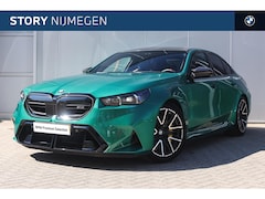 BMW M5 - 5 Serie Automaat / M Drive Professional / Carbon-keramische remmen / Carbon Pack / Comfort